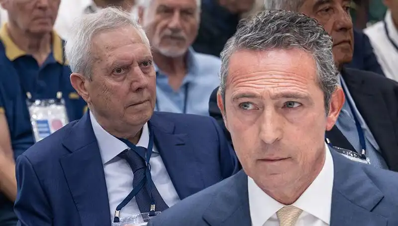 Fenerbahçe Divan Kurulu'nda Gergin Dakikalar: Aziz Yıldırım Adaylığını Duyurdu!