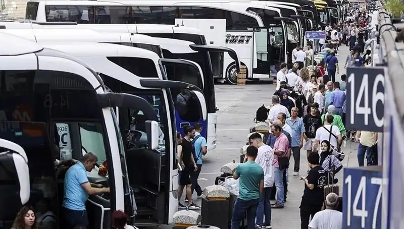 İstanbul'dan Göç Edenlerin Sayısı Alarm Verici: 369 Bin Kişi Şehri Terketti