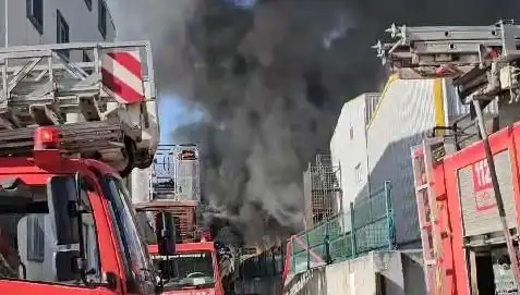 Tuzla’daki Fabrika Yangını Kontrol Altına Alındı: İlk Bilgiler ve Nedenler