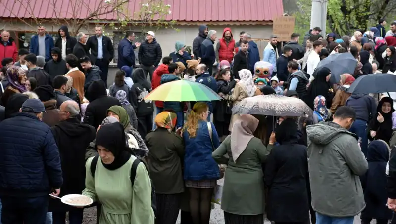 Her Yılda Yenilenen Gelenek: Bayramda 12 Bin Kişi Bir Araya Geldi