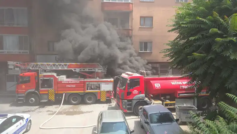 Niğde’de Beyaz Eşya Deposunda Yangın: Büyük Panik ve Zarar