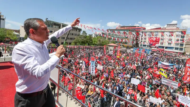 Özgür Özel: "Örgütün Silah Bırakma Kararı Sonuna Kadar Desteklenmeli"