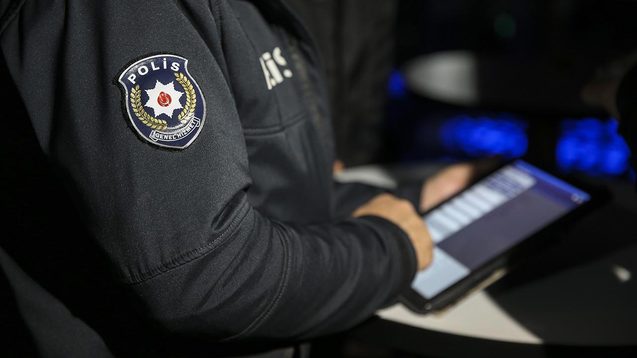Polis Ekipleri Yetkisiz Çakar Kullananlara Cezaları Kesmeye Devam Ediyor