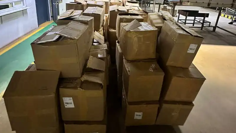 Kargo Deposu Baskınında Kaçak Tütün Operasyonu: Yüzlerce Paket Ele Geçirildi