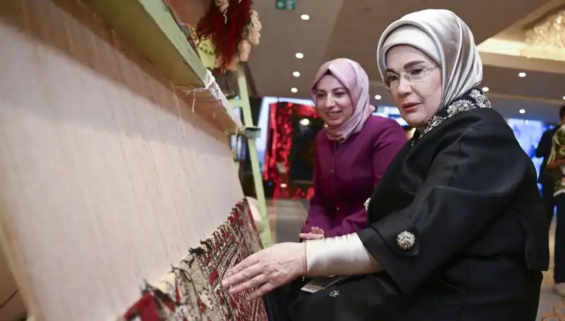 Emine Erdoğan'ın El Emeği Halısı Açık Artırmada Satıldı: Gelir Depremzedelere!