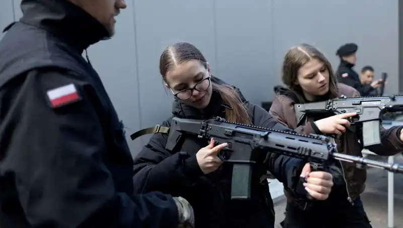 Polonya'nın Askeri Hazırlıkları: Siviller İçin Eğitim Programları Başladı