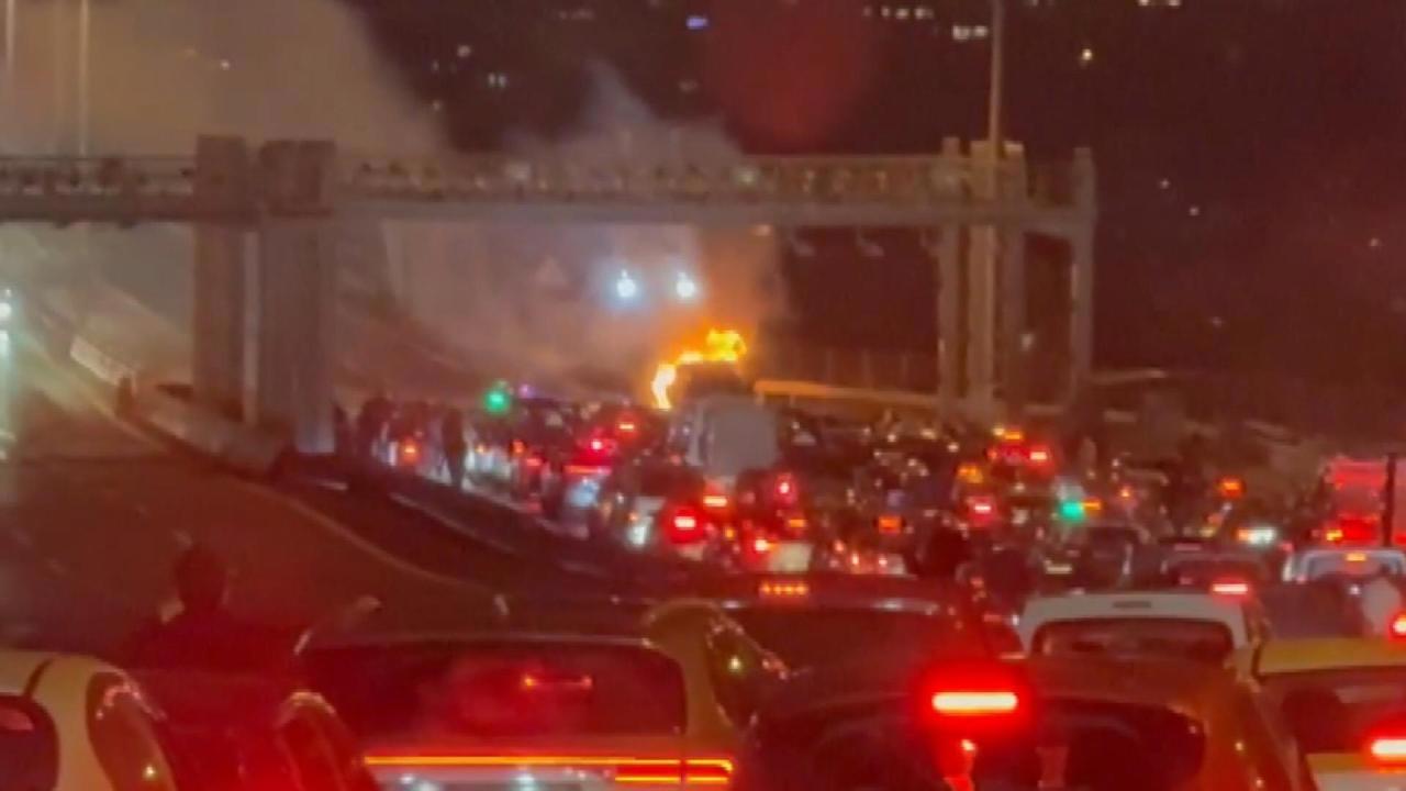 15 Temmuz Şehitler Köprüsü'nde Otomobil Yangını!