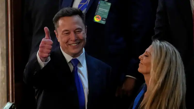 Musk, Ukrayna'da Seçim İstedi: "Zelenski Büyük Farkla Kaybedecek!"