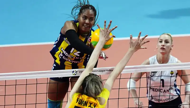 Fenerbahçe, Vakıfbank'ı 3-0 ile Geçerek Avrupa'da Tarih Yazdı
