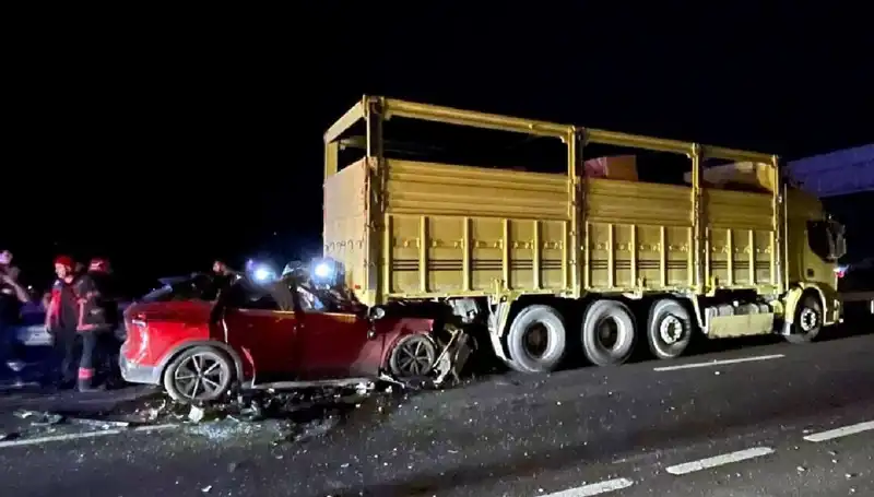 Trafik Kazasında Kamyona Çarpan Araçta Feci Son: Sürücü Hayatını Kaybetti