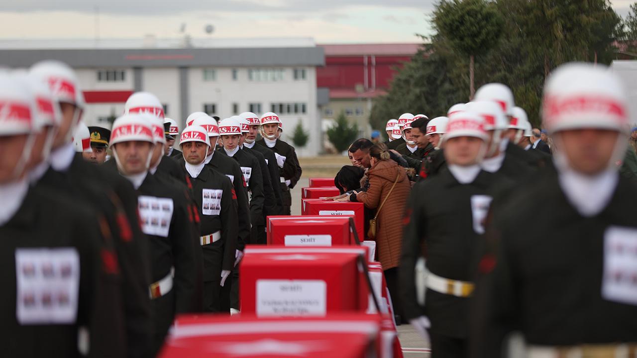 Isparta'da Helikopter Kazasında Şehit Olan Askerler İçin Tören