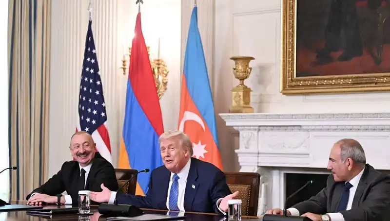 Aliyev, Ermenistan'ı Anayasa Değişikliğine Zorlayan Açıklamalarda Bulundu