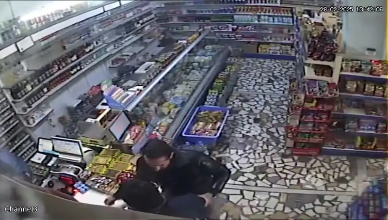 Cezaevi Firarisi Markette Dehşet Saçtı: Bıçak ve Mermerle Panik Yarattı
