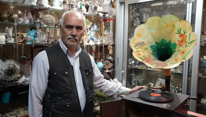 44 Yıldır Tarihe Tanıklık Ediyor: Antikacının Gramofon Tutkusu