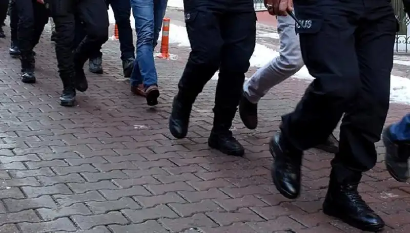 Antalya'da Silah Kaçakçılarına Büyük Darbe: 20 Gözaltı