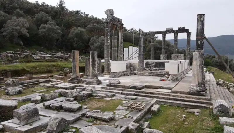Zeus Tapınağı’nda Devam Eden Restorasyon Çalışmaları Tarihe Işık Tutuyor