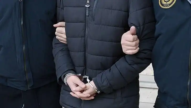 Samsun'da Hırsızlık ve Silahlı Tehdit Suçlarından Aranan Firari Hükümlü Yakalandı