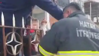 Hatay'da Şok Olay: 4 Yaşındaki Çocuk Demir Korkulukla Yaralandı